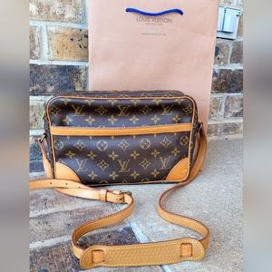 LOUIS VUITTON Trocadero 27